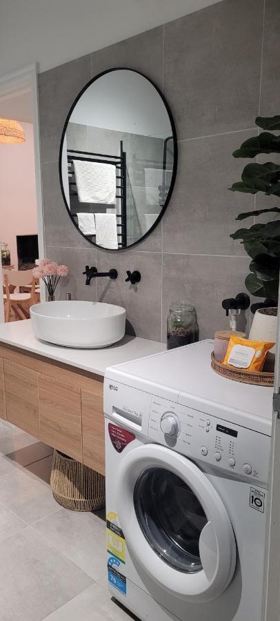 Boutique Beach House In The Heart Of St. Kilda Мелбърн Екстериор снимка